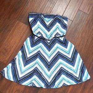 White House Black Market Chevron Print Design Strapless Dress size 10